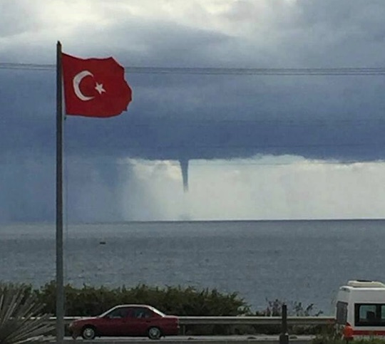 waterspout-near-istanbul