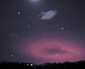 ほとんど記録が残されていない超高層の放電現象「エルブス」の鮮明な写真の撮影に成功。その発光時間は「1000分の1秒」
