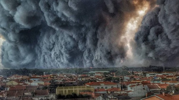 欧州の黙示録 ポルトガルで 1日に433件の山火事が発生する という異常な記録が立てられる 地球の記録 アース カタストロフ レビュー
