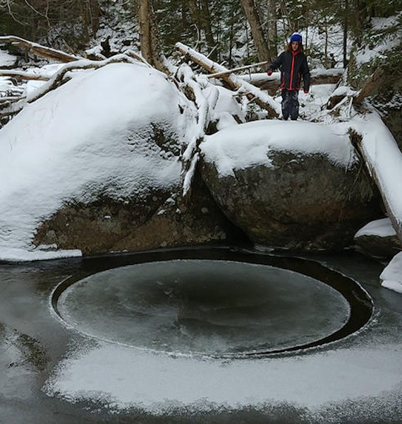 感謝祭の日の米ニューヨーク州に出現した回転する氷の円盤 アイスサークル 地球の記録 アース カタストロフ レビュー