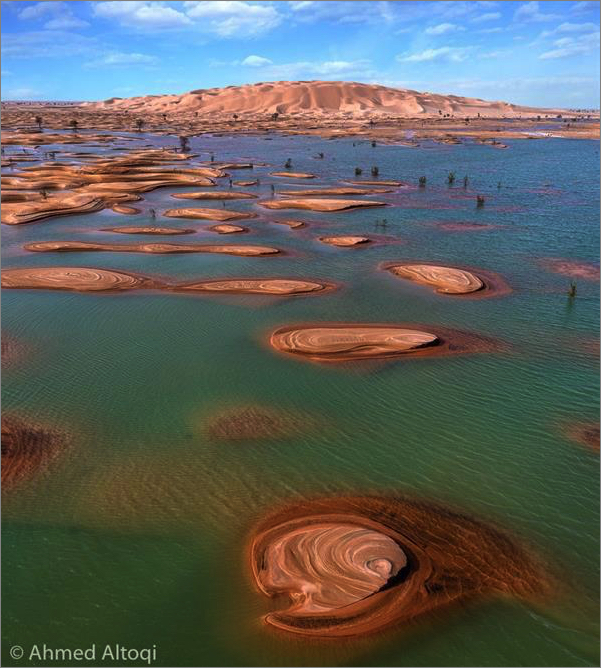 サイクロンがアラビア半島の砂漠を 青く広がる海 に変えた後の光景は 地球の記録 アース カタストロフ レビュー