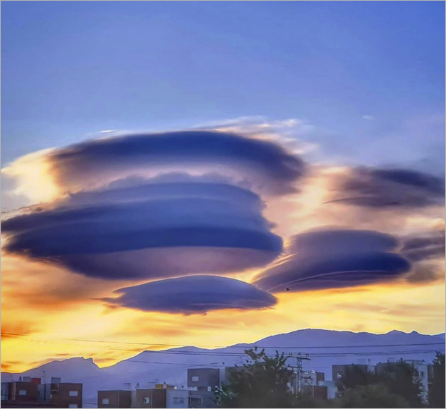 スペインのシエラネバダ山脈上空に現れた空中艦隊のような巨大レンズ雲群 地球の記録 アース カタストロフ レビュー