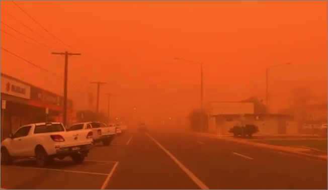 黙示録的な干ばつと森林火災の渦中のオーストラリアで大規模な砂嵐が発生し、南部ビクトリア州では「風景が真っ赤に染まる」という事態に